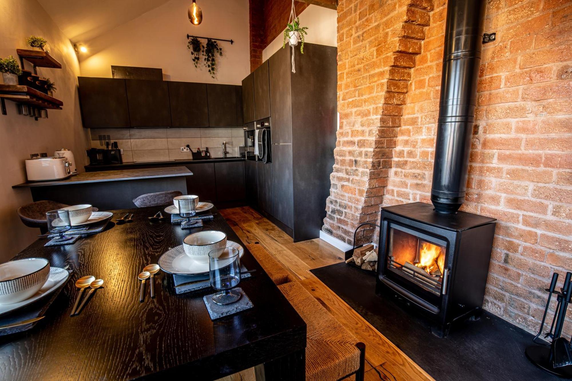 Vip 3Br Grade2 Luxurious Industrial House With Wood Fire, Electric Blinds And Big Cast Iron Windows In The Heart Of The Jq Villa Birmingham Bagian luar foto