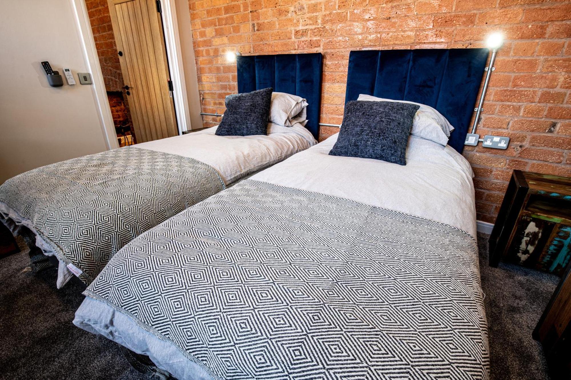 Vip 3Br Grade2 Luxurious Industrial House With Wood Fire, Electric Blinds And Big Cast Iron Windows In The Heart Of The Jq Villa Birmingham Bagian luar foto